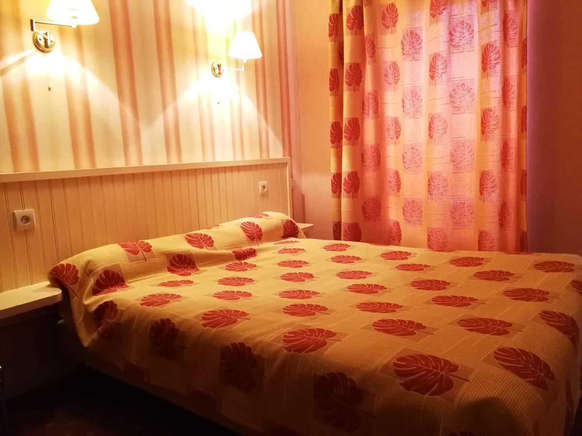 Le Relais De L'Argoat Otel Belle-Isle-en-Terre Dış mekan fotoğraf